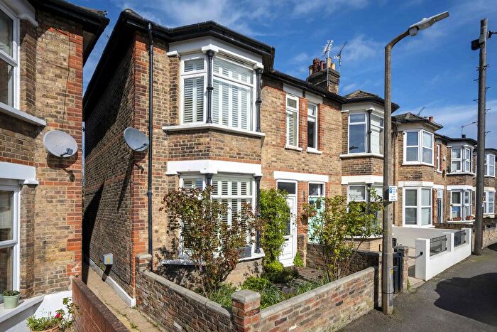 4 Bedroom End Of Terrace House For Sale In Victoria Road, Brentwood, CM14