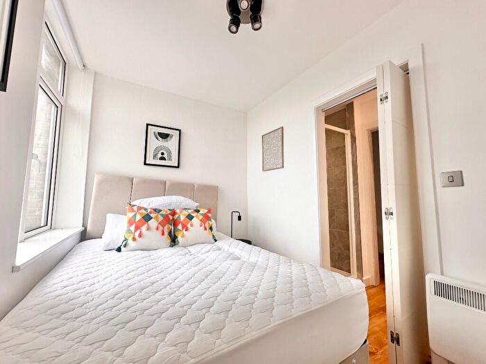 1 Bedroom Flat To Rent In Oakleigh House, The Avenue, Sale, M33