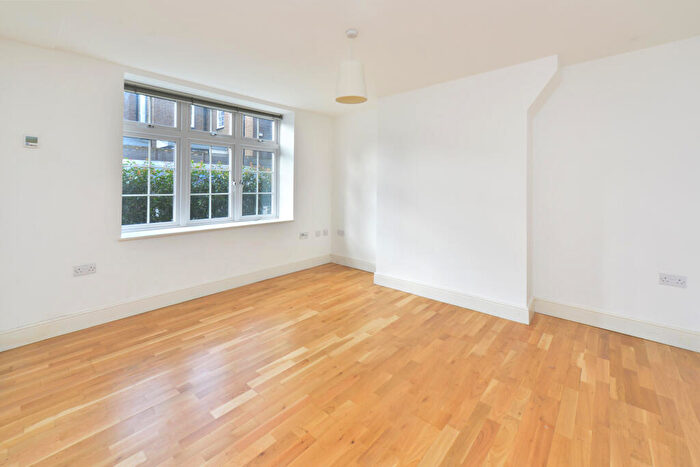 2 Bedroom Apartment To Rent In Halton Road, Islington, London, N1
