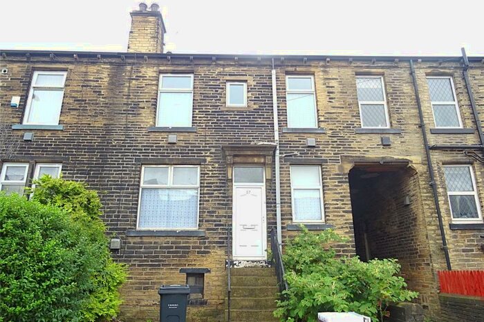 2 Bedroom Terraced House To Rent In New Hey Road, Bradford, West Yorkshire, BD4