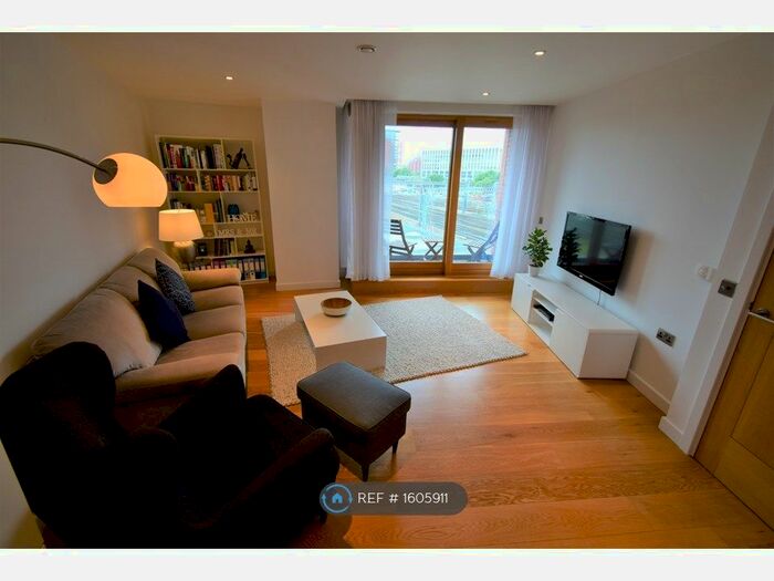 2 Bedroom Flat To Rent In Candle House, Leeds, LS1