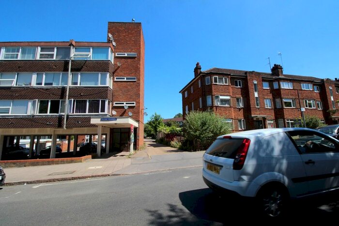 1 Bedroom Flat To Rent In Hollow Lane, Hitchin, SG4