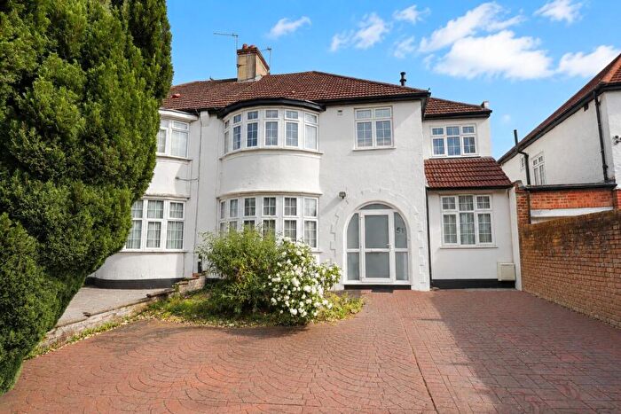 2 Bedroom Apartment To Rent In Close To Coulsdon Town Centre, CR5