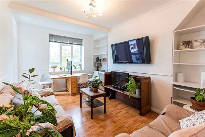 3 Bedroom Flat To Rent In Vauxhall Street, Kennington, SE11