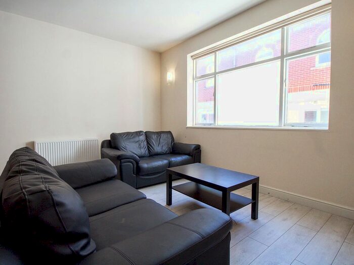 2 Bedroom Flat To Rent In Apt, Clarendon Road #, LS2