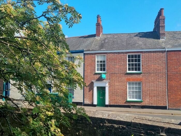 3 Bedroom Terraced House To Rent In St. Peter Street, Tiverton, Devon, EX16