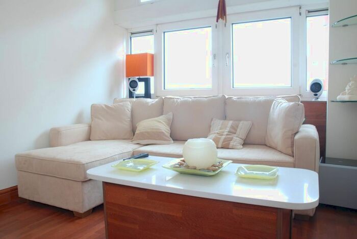 1 Bedroom Flat To Rent In Upper Richmond Road, Putney, London, SW15