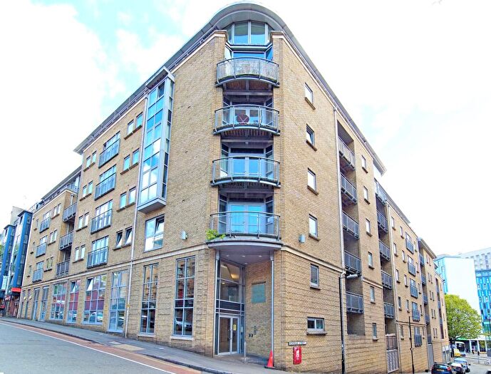 2 Bedroom Flat To Rent In Hamilton Court, Montague Street, BS2