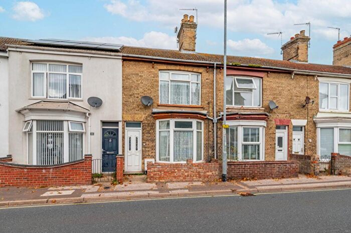 3 Bedroom Terraced House For Sale In Carlton Road, Lowestoft, NR33
