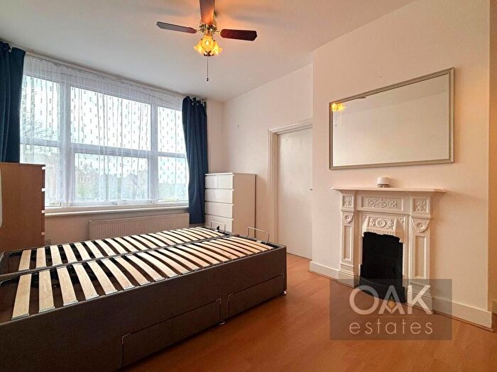 Studio To Rent In Green Lanes, London, N13
