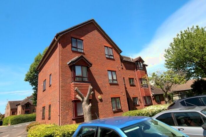 1 Bedroom Flat To Rent In North Parade, Horsham, RH12