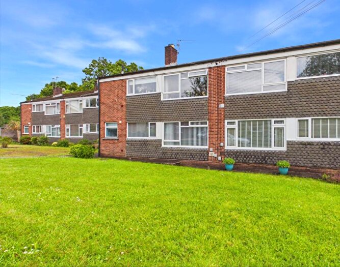 2 Bedroom Maisonette For Sale In Heol Llanishen Fach, Rhiwbina, Cardiff., CF14