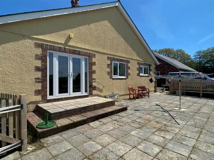 4 Bedroom Bungalow For Sale In Kings Road, Llandybie, Ammanford, SA18