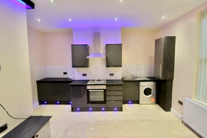 4 Bedroom Flat To Rent In A North Grange Road, LS6
