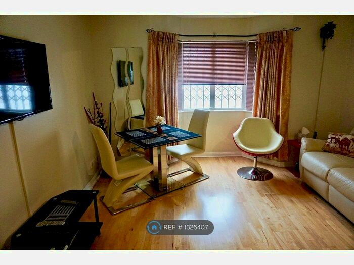 2 Bedroom Flat To Rent In Rossetti Rd, London SE16