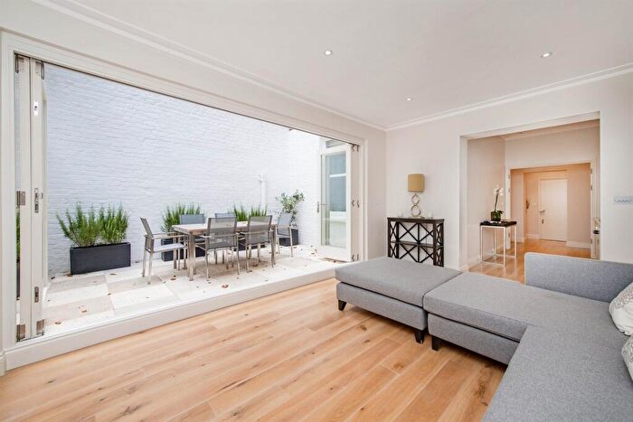 2 Bedroom Flat To Rent In Redcliffe Square, Chelsea, SW10