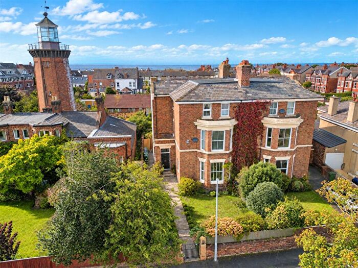 2 Bedroom Flat For Sale In Valentia Road, Hoylake, Wirral, CH47