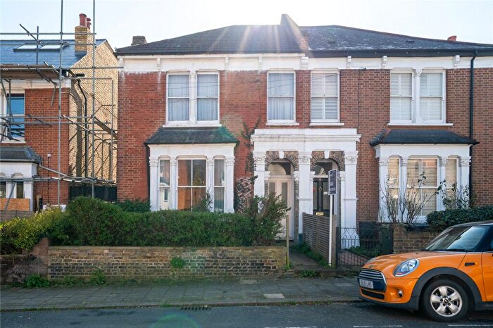 4 Bedroom Semi Detached House For Sale In Berwyn Road, London, SE24