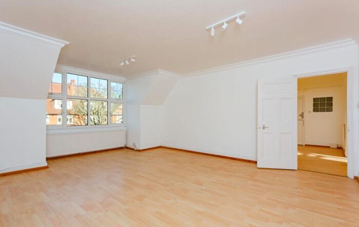 Flat To Rent In Bracknell Gardens Hampstead, NW3