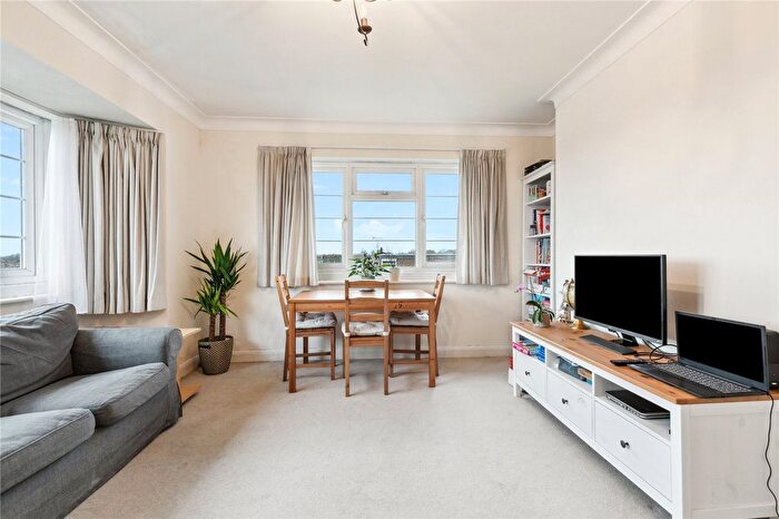 2 Bedroom Flat For Sale In Deanhill Court, East Sheen, SW14