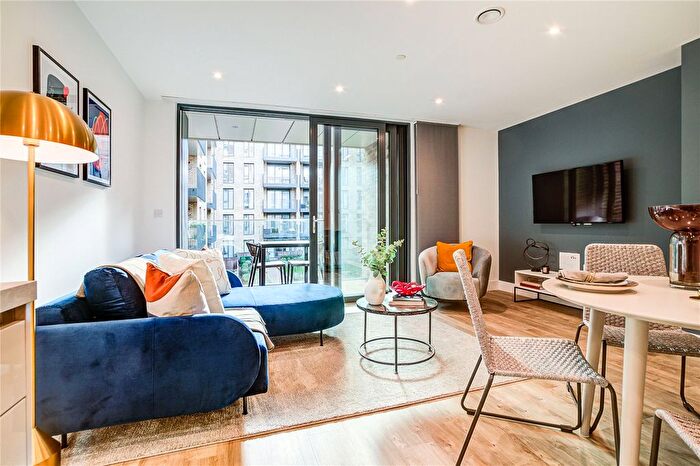 1 Bedroom Flat To Rent In Windsor House, Fairfield Avenue, TW18