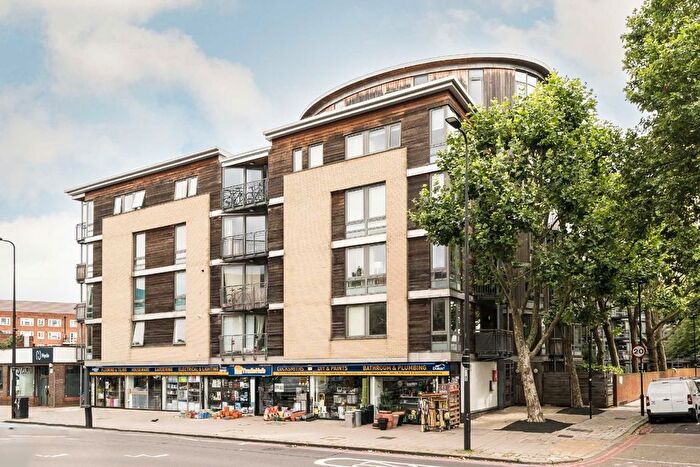 2 Bedroom Flat To Rent In Clapham Road, London, SW9