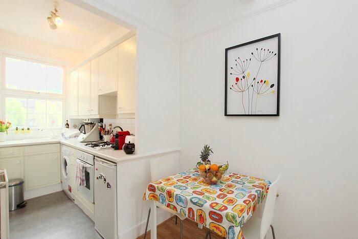 1 Bedroom Flat To Rent In Tradescant Road, London, SW8