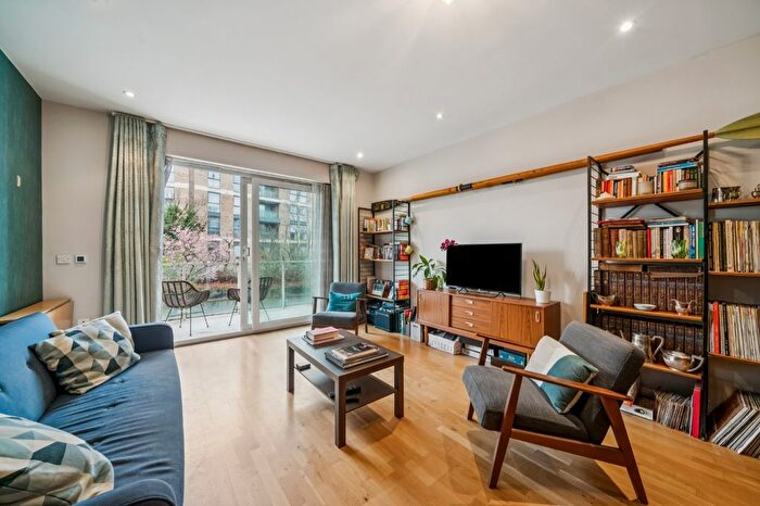 2 Bedroom Flat For Sale In Aura House, Melliss Avenue, TW9