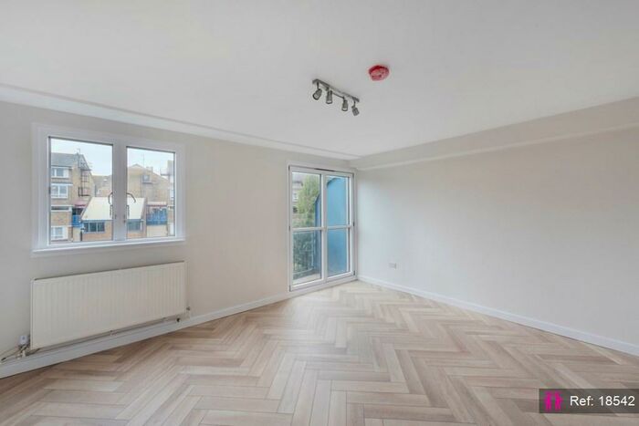 3 Bedroom Maisonette To Rent In Willowbrook Estate, London, SE15