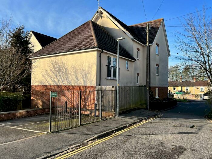 1 Bedroom Flat To Rent In The Moorings, Swindon, SN1