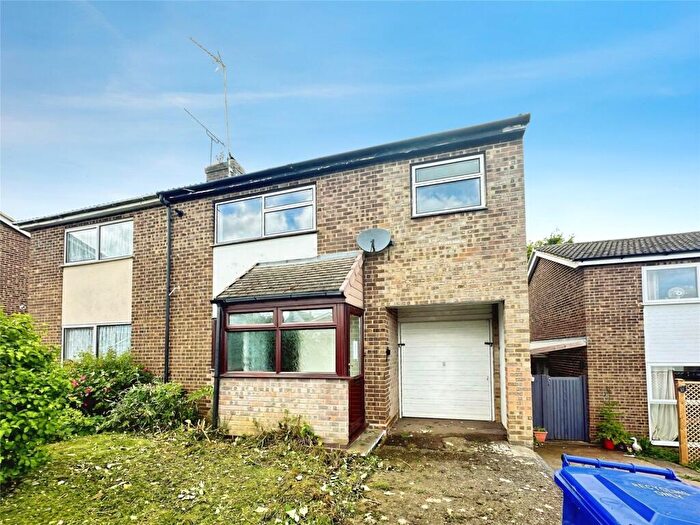 4 Bedroom Semi-Detached House For Sale In Bridle Close, Banbury, Oxfordshire, OX16