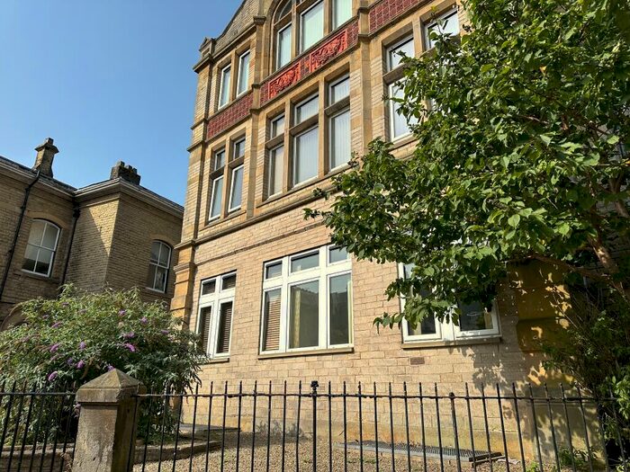 2 Bedroom Apartment To Rent In Rise Lane Todmorden, OL14