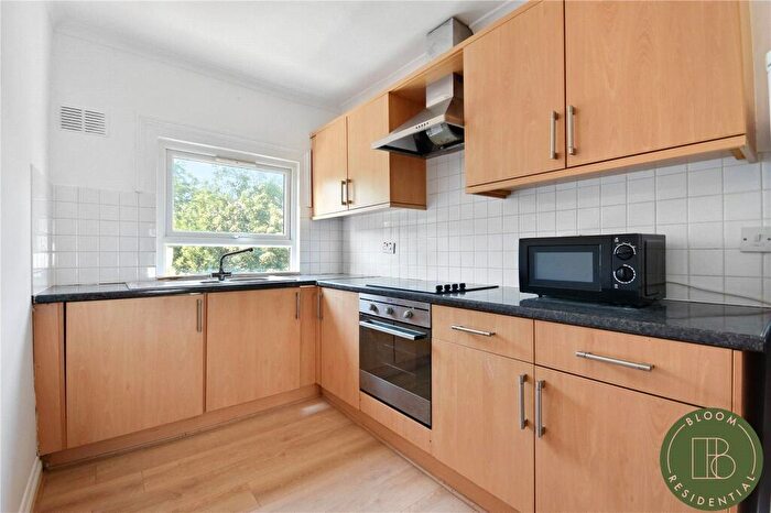 2 Bedroom Apartment For Sale In Lichfield Road, Cricklewood, London, NW2