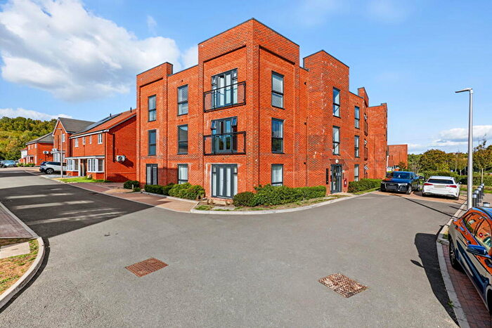 1 Bedroom Flat For Sale In Birkdale Close, Chatham, ME5