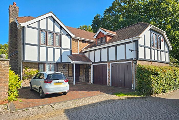 5 Bedroom Detached House For Sale In Saxon Place, Lymington, Hampshire, SO41