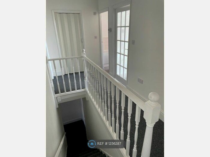 1 Bedroom Flat To Rent In Sherwood Park Avenue, Sidcup, DA15