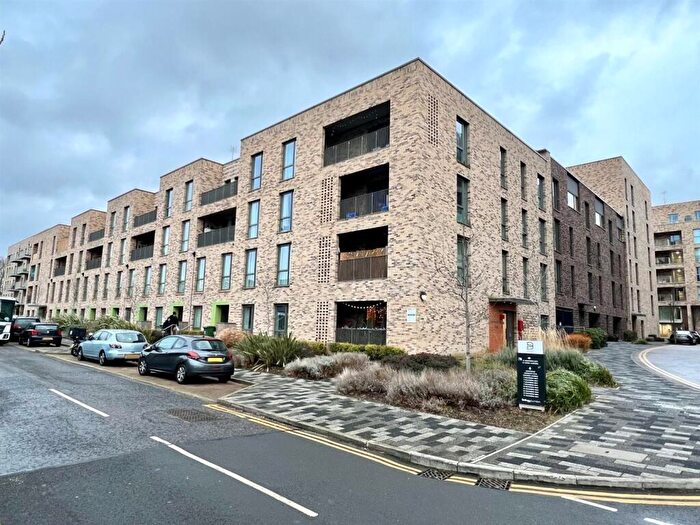 2 Bedroom Flat For Sale In Mahindra Way, Beckton, London, E6