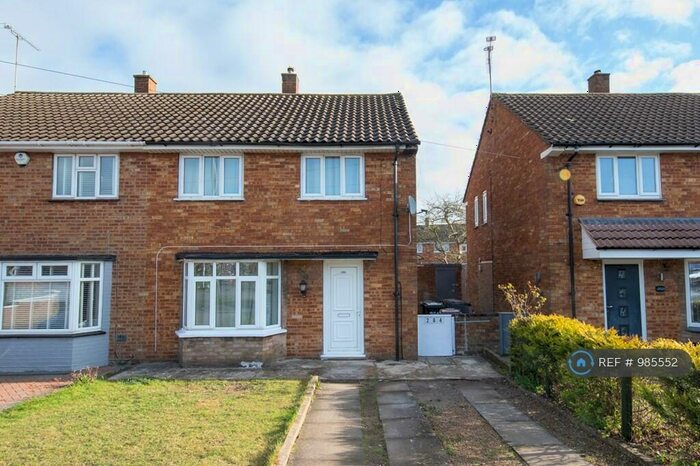 3 Bedroom Semi-Detached House To Rent In Poynters Road, Luton, LU4