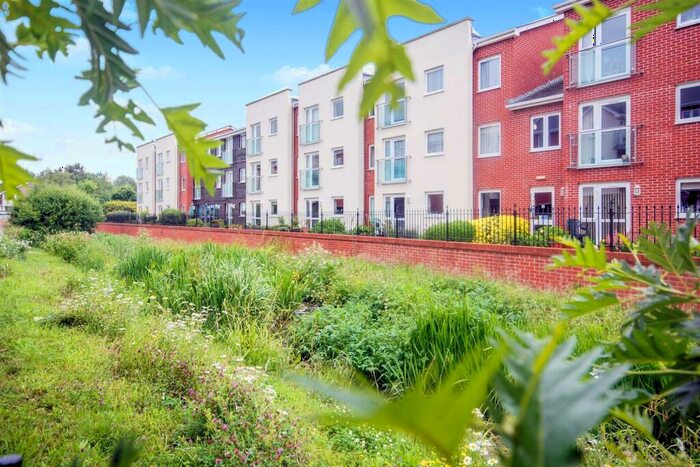 1 Bedroom Apartment For Sale In Somers Brook Court, Newport, Isle Of Wight, PO30