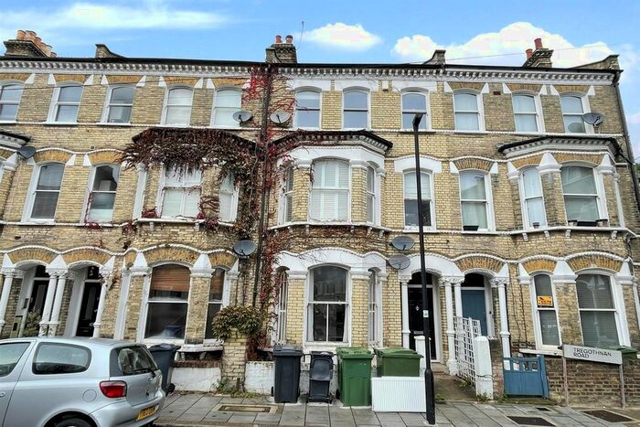 1 Bedroom Flat To Rent In Tregothnan Road, London, SW9