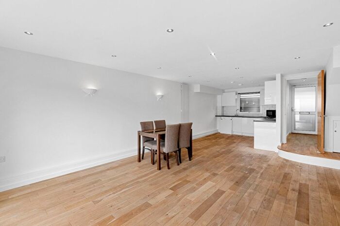 3 Bedroom Flat To Rent In Royal College Street, Camden, NW1
