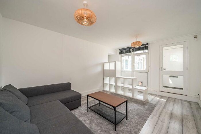 2 Bedroom Flat To Rent In Stockwell Park Road, London, SW9