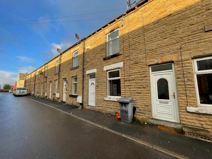 Houses for sale & to rent in WF17 8PN, Cross Bank Road, Batley West Batley
