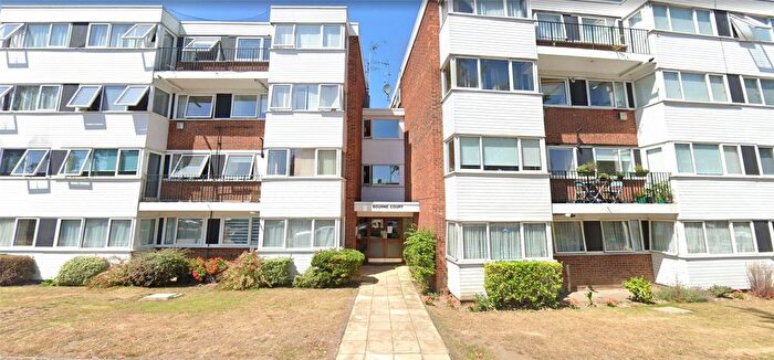 2 Bedroom Flat To Rent In New Wanstead, London, E11