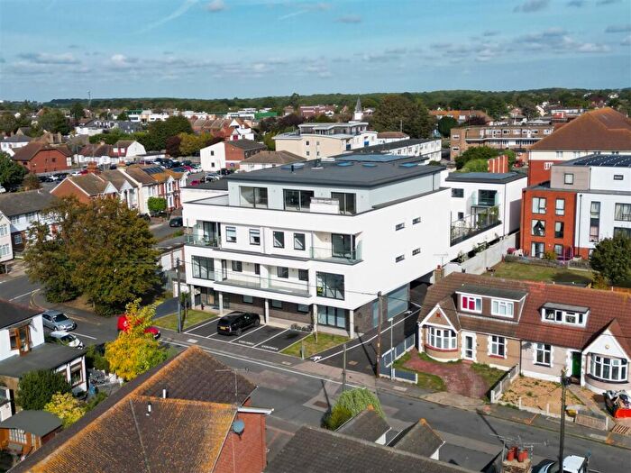 2 Bedroom Apartment For Sale In Beech Road, Hadleigh, SS7