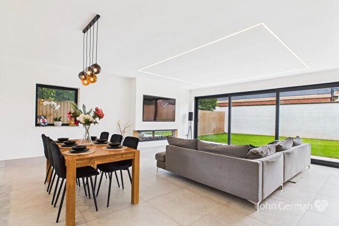 4 Bedroom Detached House For Sale In Station Road, Mickleover, DE3