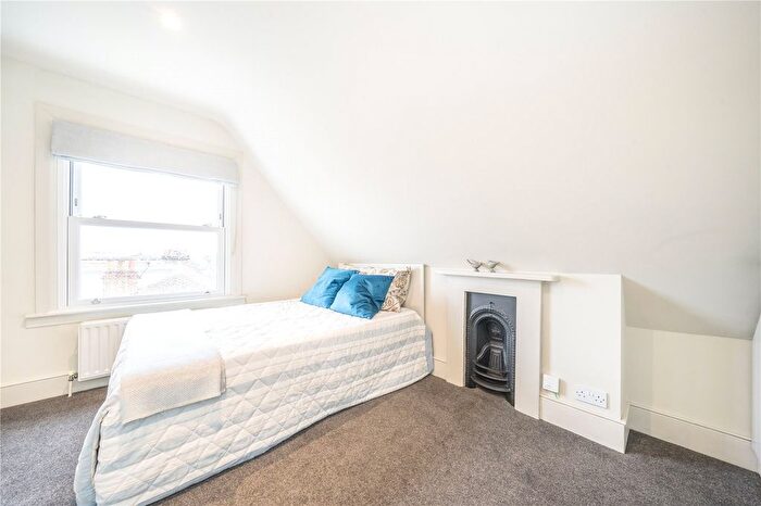1 Bedroom Flat For Sale In Balham High Road, London, SW17