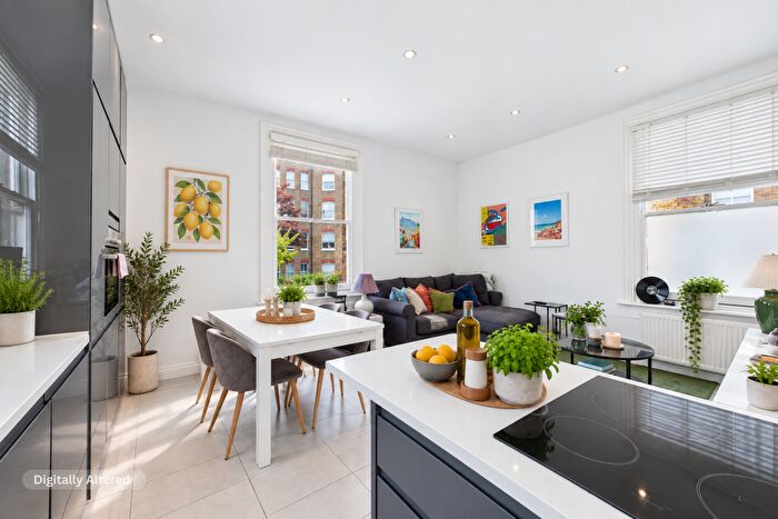 2 Bedroom Flat For Sale In Hilltop Road, West Hampstead, NW6