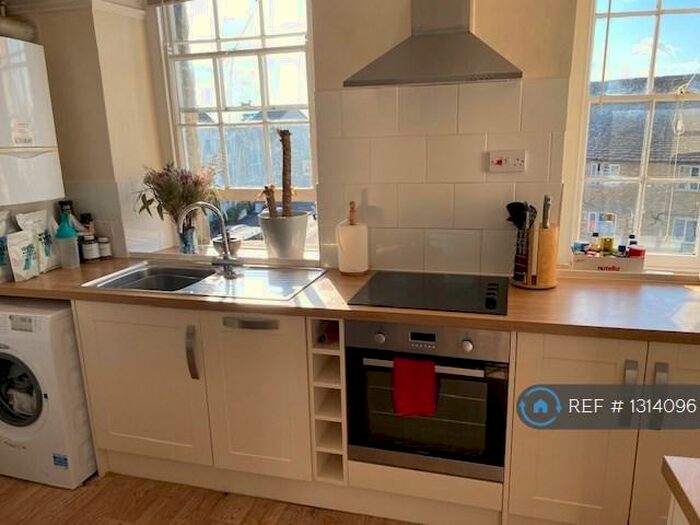 2 Bedroom Flat To Rent In Market Place, Tetbury, GL8