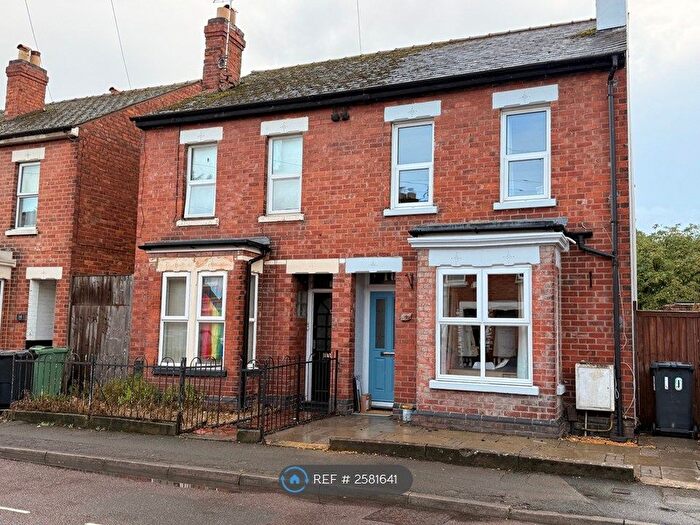 4 Bedroom Semi-Detached House To Rent In Deans Walk, Gloucester, GL1
